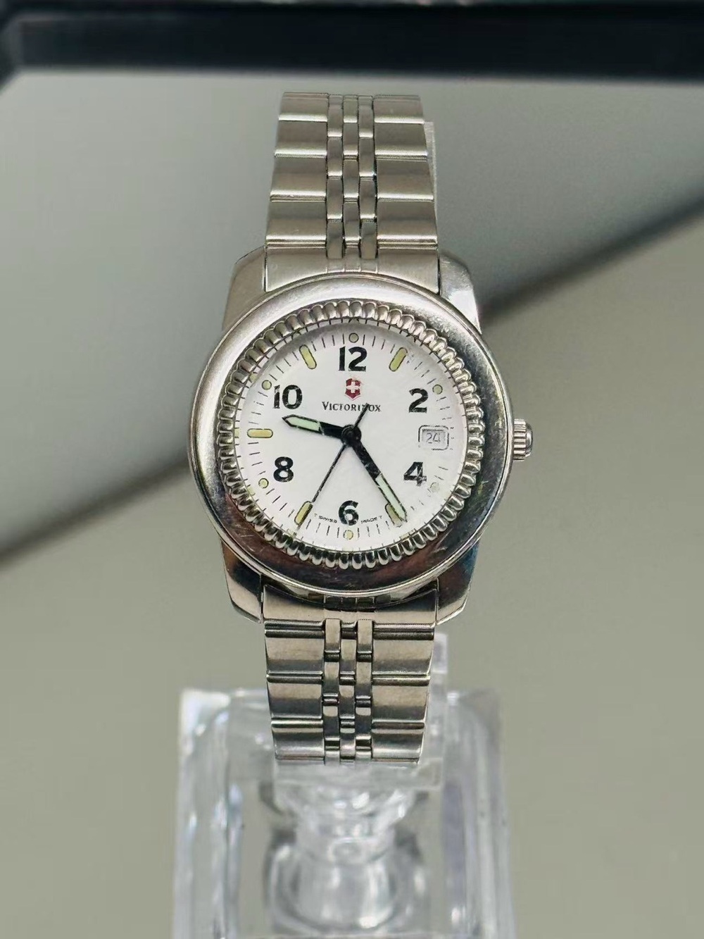 Vintage Victorinox Swiss Army Women’s Quartz Watch 30mm Date New Battery Runs
